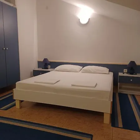 Ivan Dujmovic Dvori 波尔