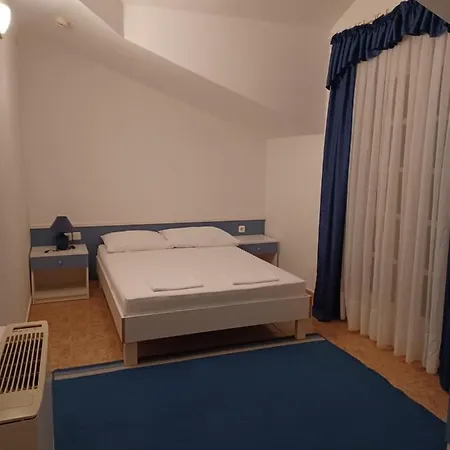 Ivan Dujmovic Dvori 酒店 波尔