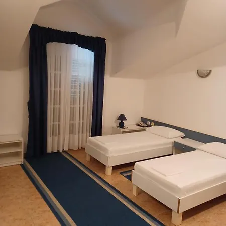 Ivan Dujmovic Dvori Hotel Milna (Brac)