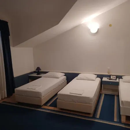 Ivan Dujmovic Dvori 波尔