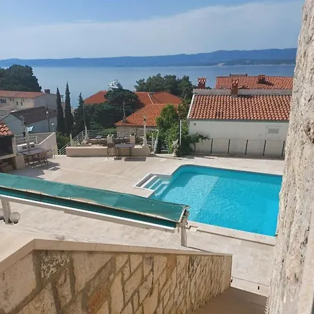 Ivan Dujmovic Dvori 4*