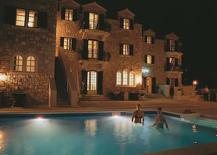 Ivan Dujmovic Dvori 4* Milna (Brac)