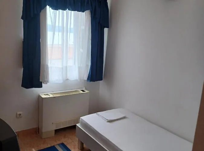 Ivan Dujmovic Dvori 4* Milna (Brac)