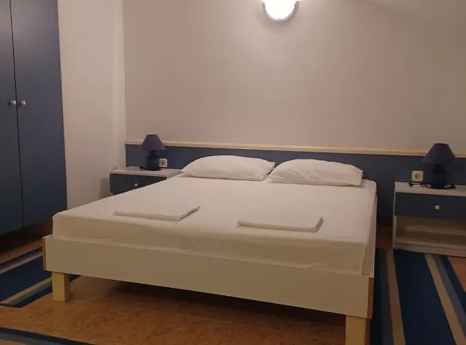 Ivan Dujmovic Dvori Milna (Brac)