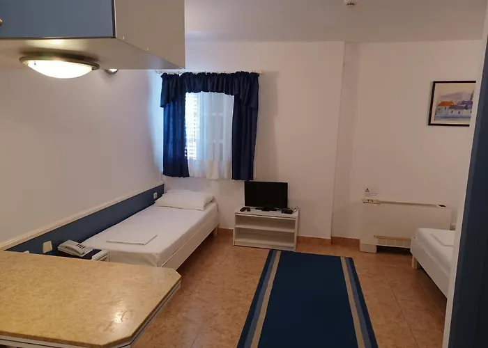 Ivan Dujmovic Dvori Milna (Brac)