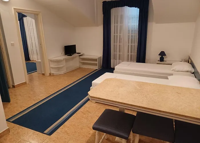 Ivan Dujmovic Dvori 4* Milna (Brac)