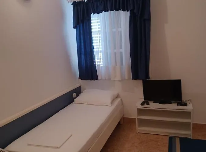 Ivan Dujmovic Dvori 4*