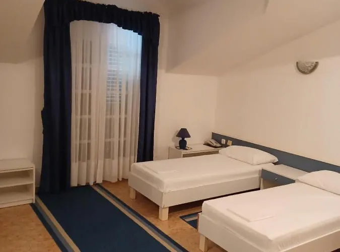 Ivan Dujmovic Dvori Hotel Milna (Brac)