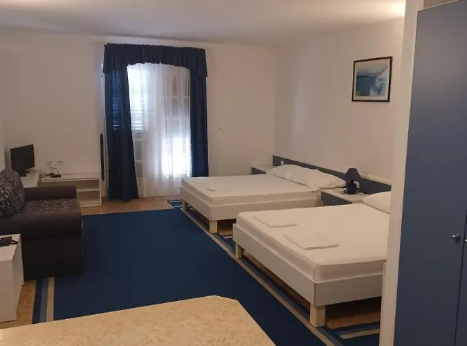 Ivan Dujmovic Dvori 4* Milna (Brac)