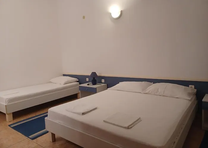 Ivan Dujmovic Dvori 4* Milna (Brac)