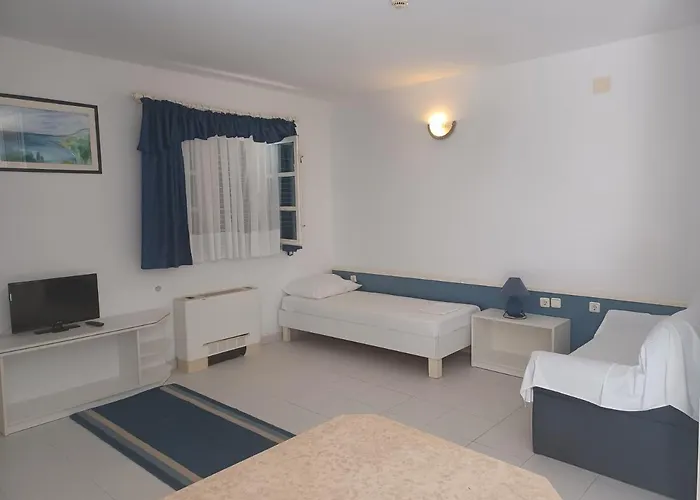 Ivan Dujmovic Dvori 4*