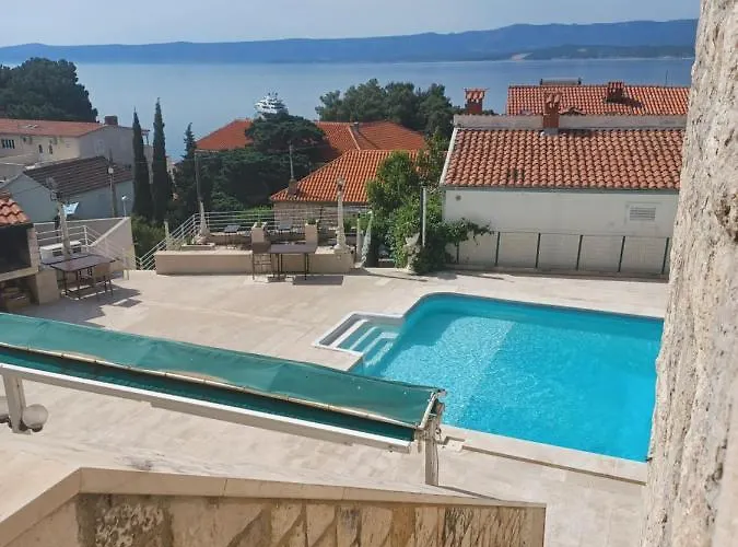 Ivan Dujmovic Dvori 4*