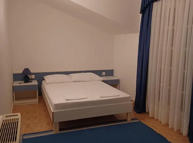 Ivan Dujmovic Dvori Hotel Milna (Brac)