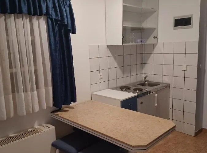 Ivan Dujmovic Dvori 4*