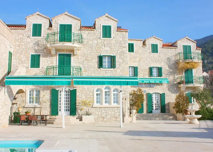 Ivan Dujmovic Dvori Hotel 4*