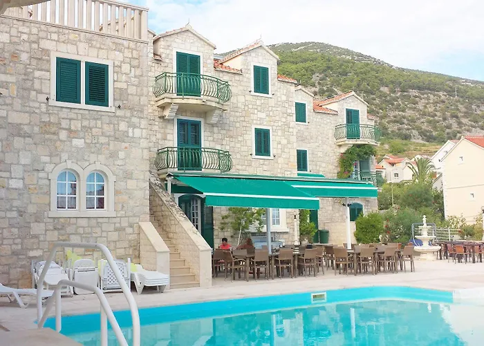 Ivan Dujmovic Dvori 4* Milna (Brac)