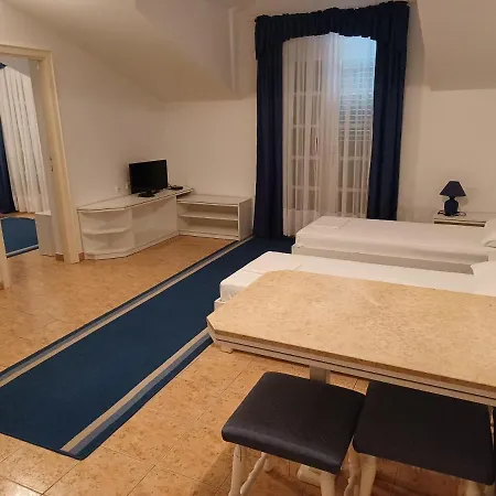 Ivan Dujmovic Dvori 4* Milna (Brac)