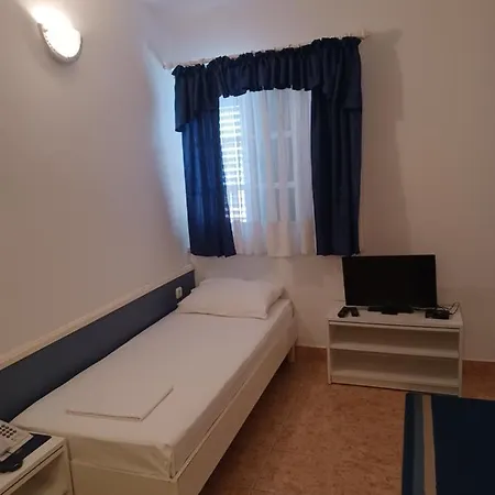 Ivan Dujmovic Dvori 4*