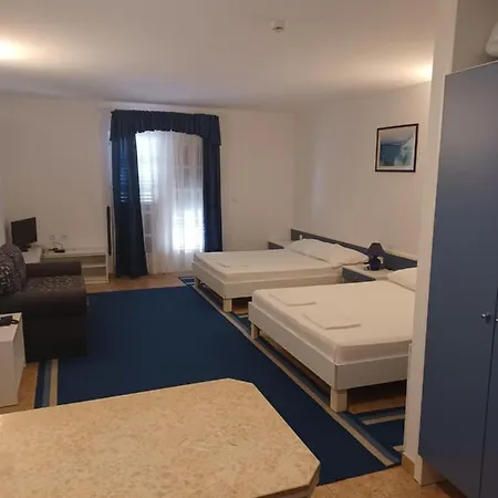 Ivan Dujmovic Dvori 4* Milna (Brac)