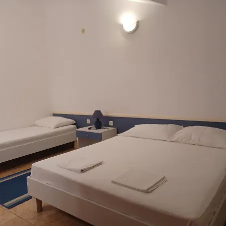Ivan Dujmovic Dvori 4* Milna (Brac)