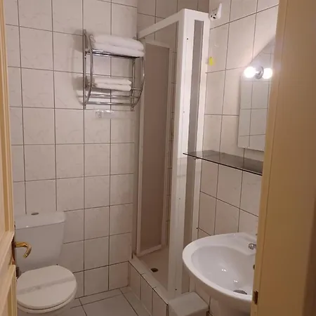 Ivan Dujmovic Dvori Hotell