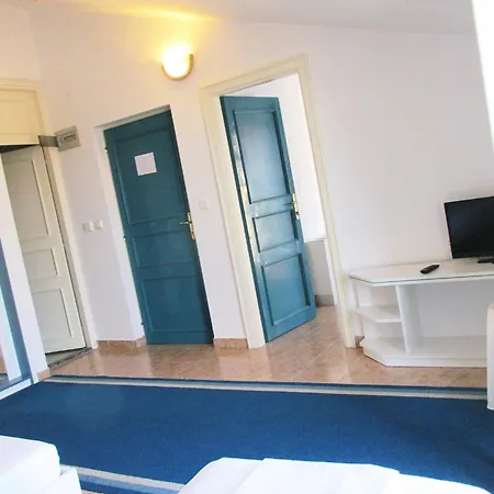 Ivan Dujmovic Dvori 4* Milna (Brac)