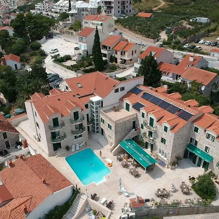 Ivan Dujmovic Dvori Otel